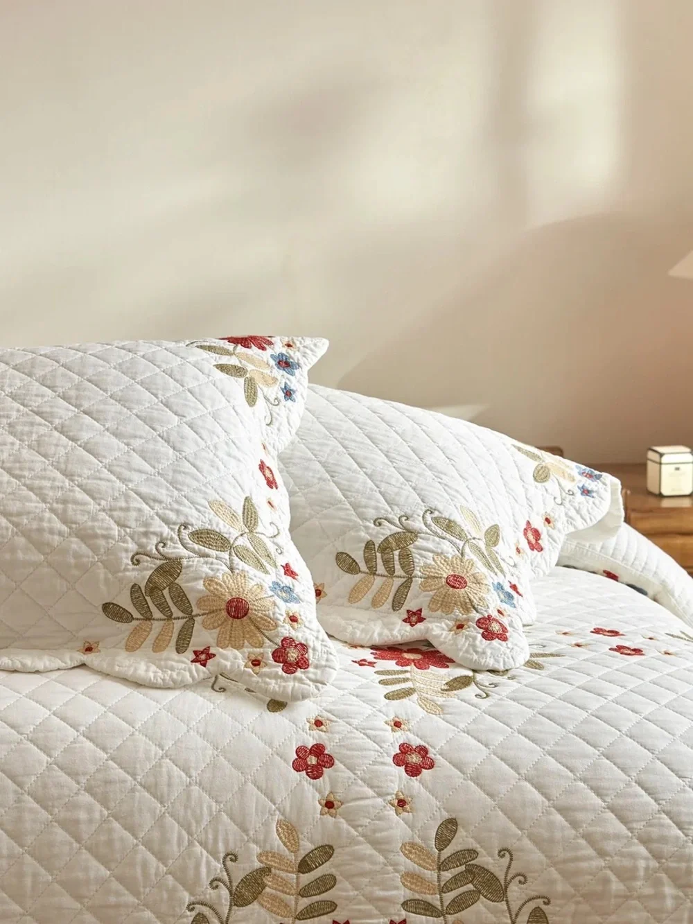 3 piece 100% cotton embroidered cottage floral quilt set farmhouse bedspread